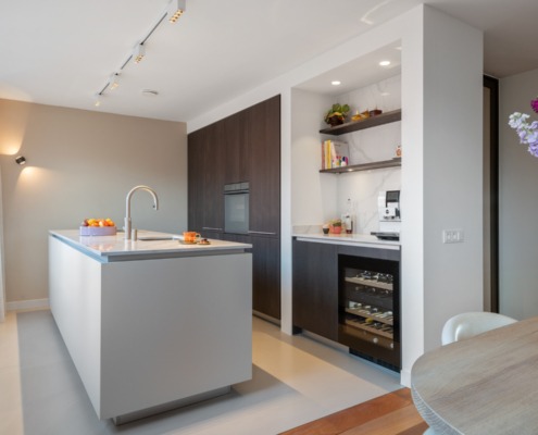 Een moderne keuken die rust geeft