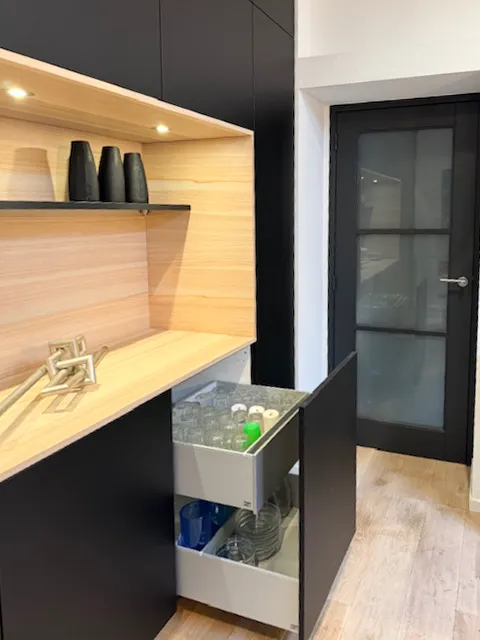 Mat zwarte Poggenpohl keuken | Showroommodel met voordeel