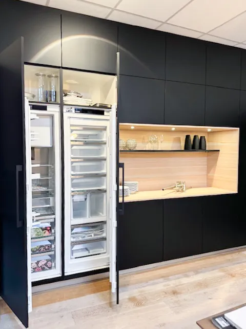 Mat zwarte Poggenpohl keuken | Showroommodel met voordeel