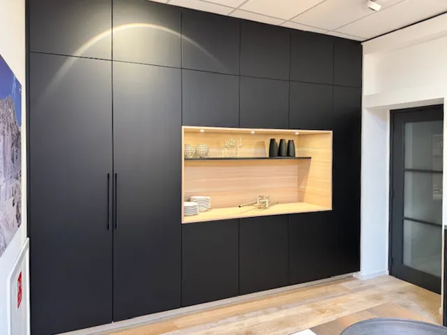 Mat zwarte Poggenpohl keuken | Showroommodel met voordeel