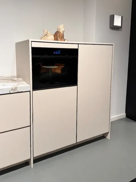 Moderne leefkeuken Poggenpohl | Showroommodel met voordeel