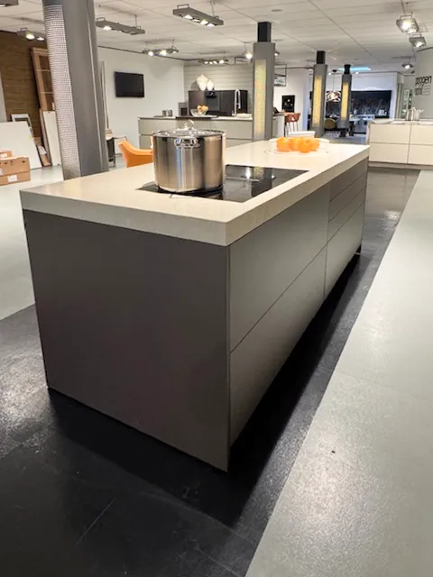 Zwarte Poggenpohl keuken showroommodel | Scherp geprijsd