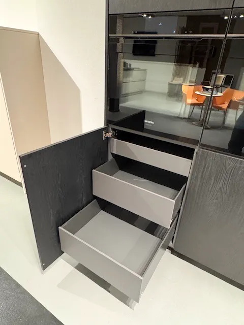 Zwarte Poggenpohl keuken showroommodel | Scherp geprijsd