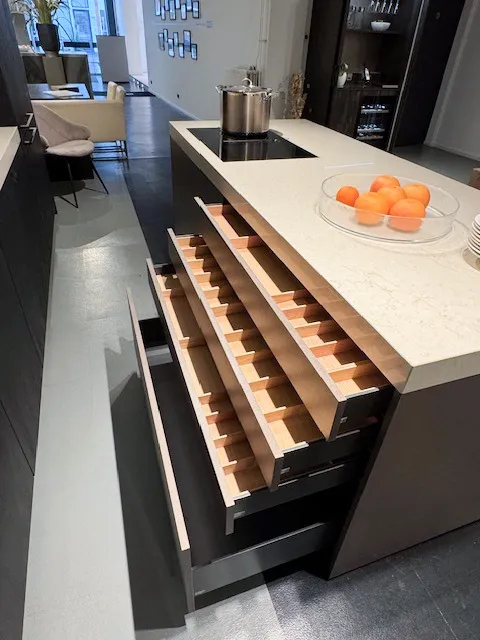 Zwarte Poggenpohl keuken showroommodel | Scherp geprijsd