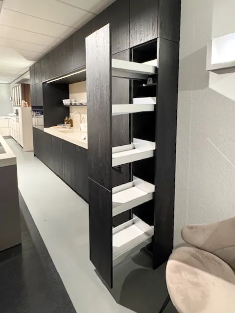 Zwarte Poggenpohl keuken showroommodel | Scherp geprijsd