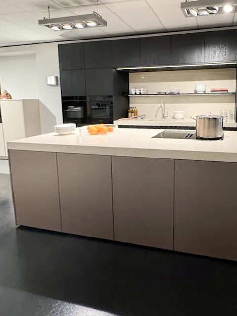 Zwarte Poggenpohl keuken showroommodel | Scherp geprijsd