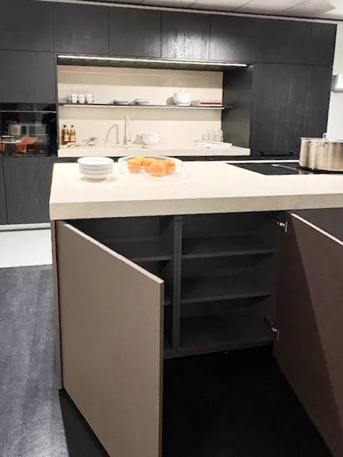 Zwarte Poggenpohl keuken showroommodel | Scherp geprijsd